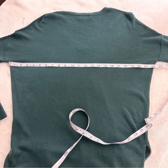 Trouve hunter green v-neck sweater size M - Picture 6 of 7